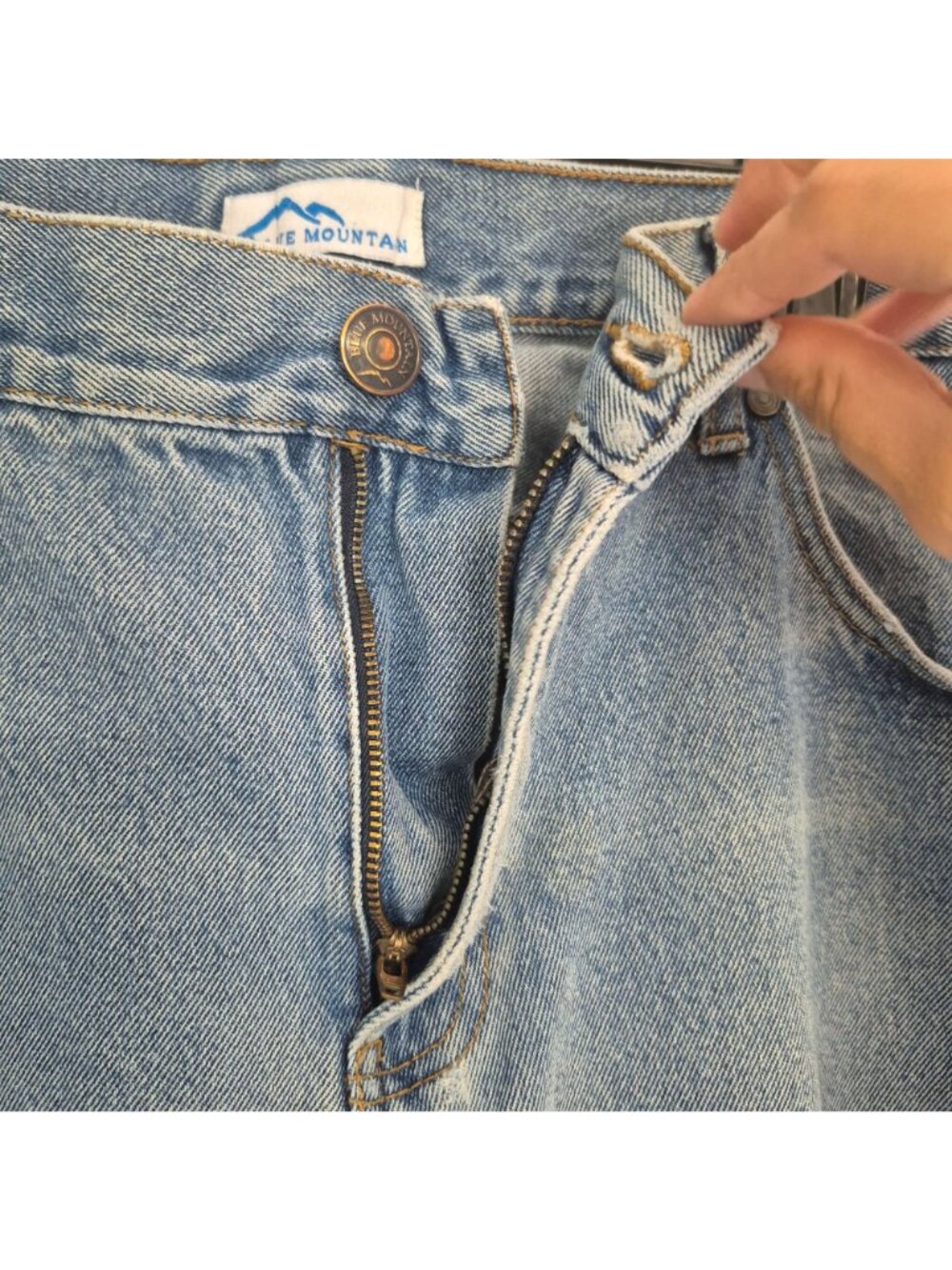Blue Mountain Mens Relaxed Fit Light Wash Denim Jeans Size 40/32 - Picture 6 of 11